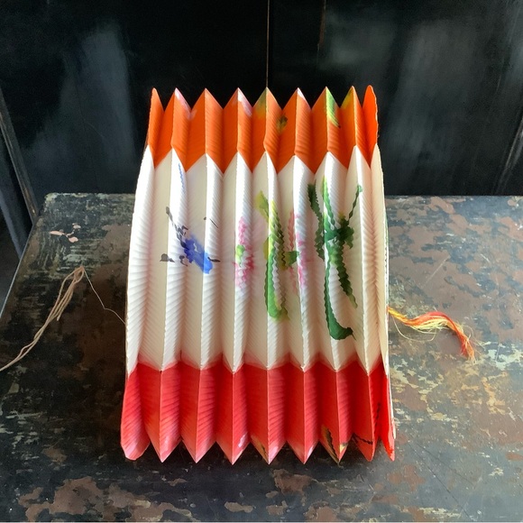 Vintage Asian Paper Lanterns Four Colors Hand Painted - Picture 3 of 7